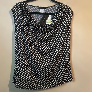 Sleeveless cowl-like top with spit pattern